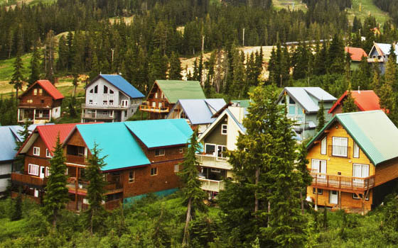 Mount Washington Village in the summer